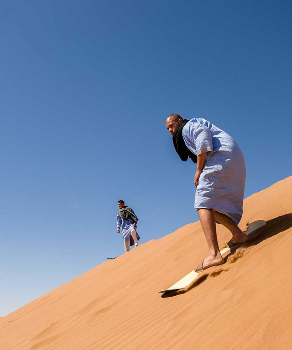 Sandboarding-desert_1425-950